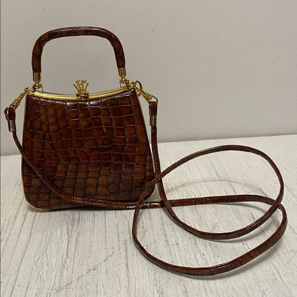 Elegant Brown Crocodile Pattern Handbag - Picture 7 of 13